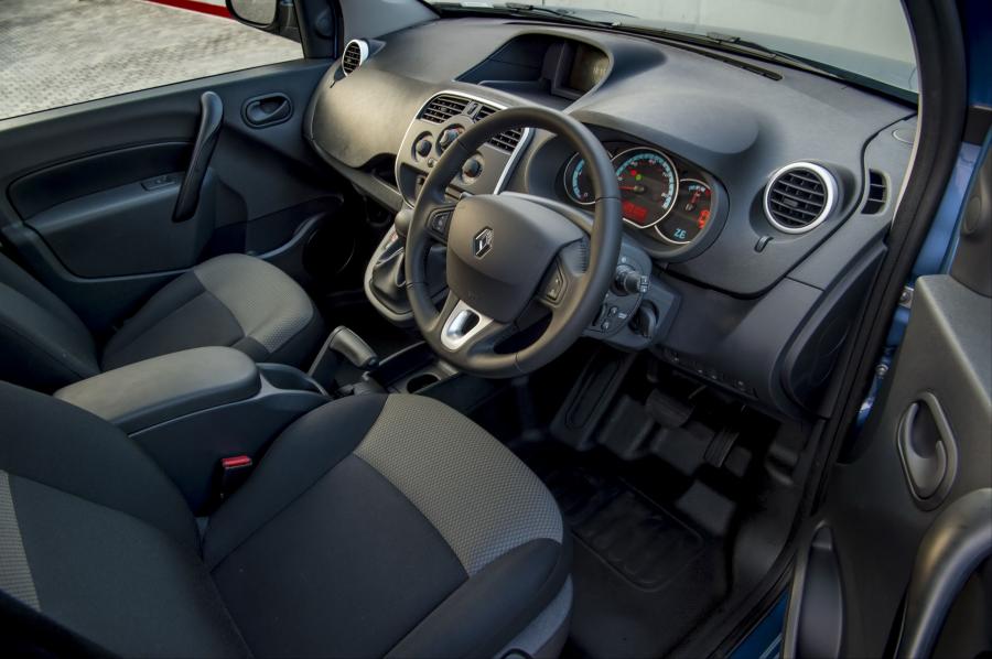 Интерьер Renault Kangoo Van Z.E. 33 2017 года  (UK) (фото 2 из 44)